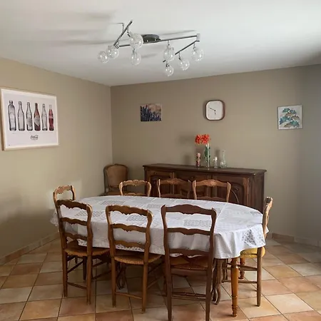 La Maison Des Fontaines בית נופש