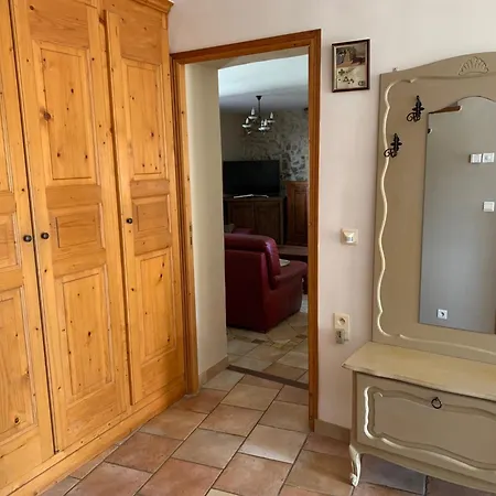La Maison Des Fontaines בית נופש *